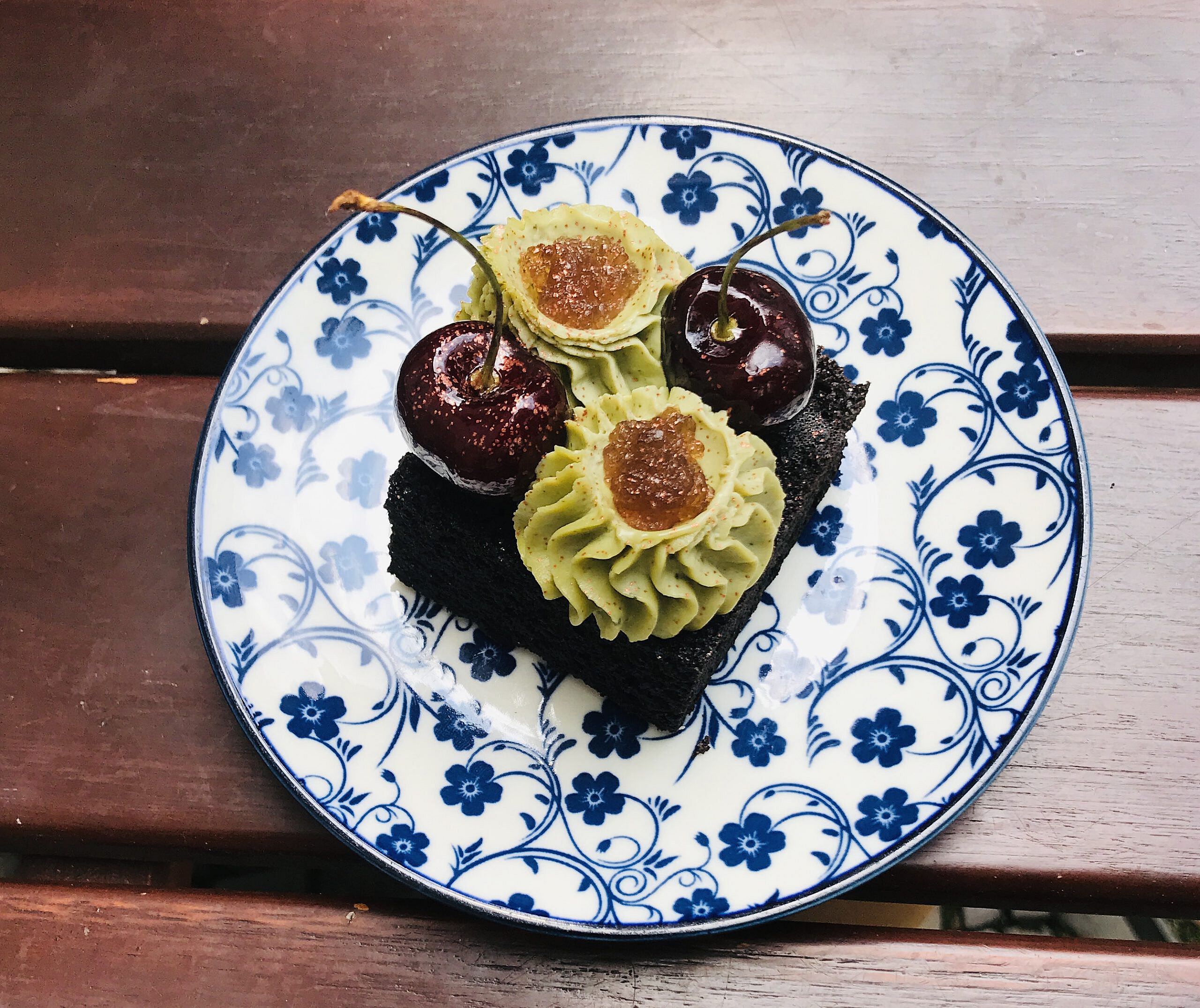 Strandkörbe, Surfbretter und Kirschtörtchen